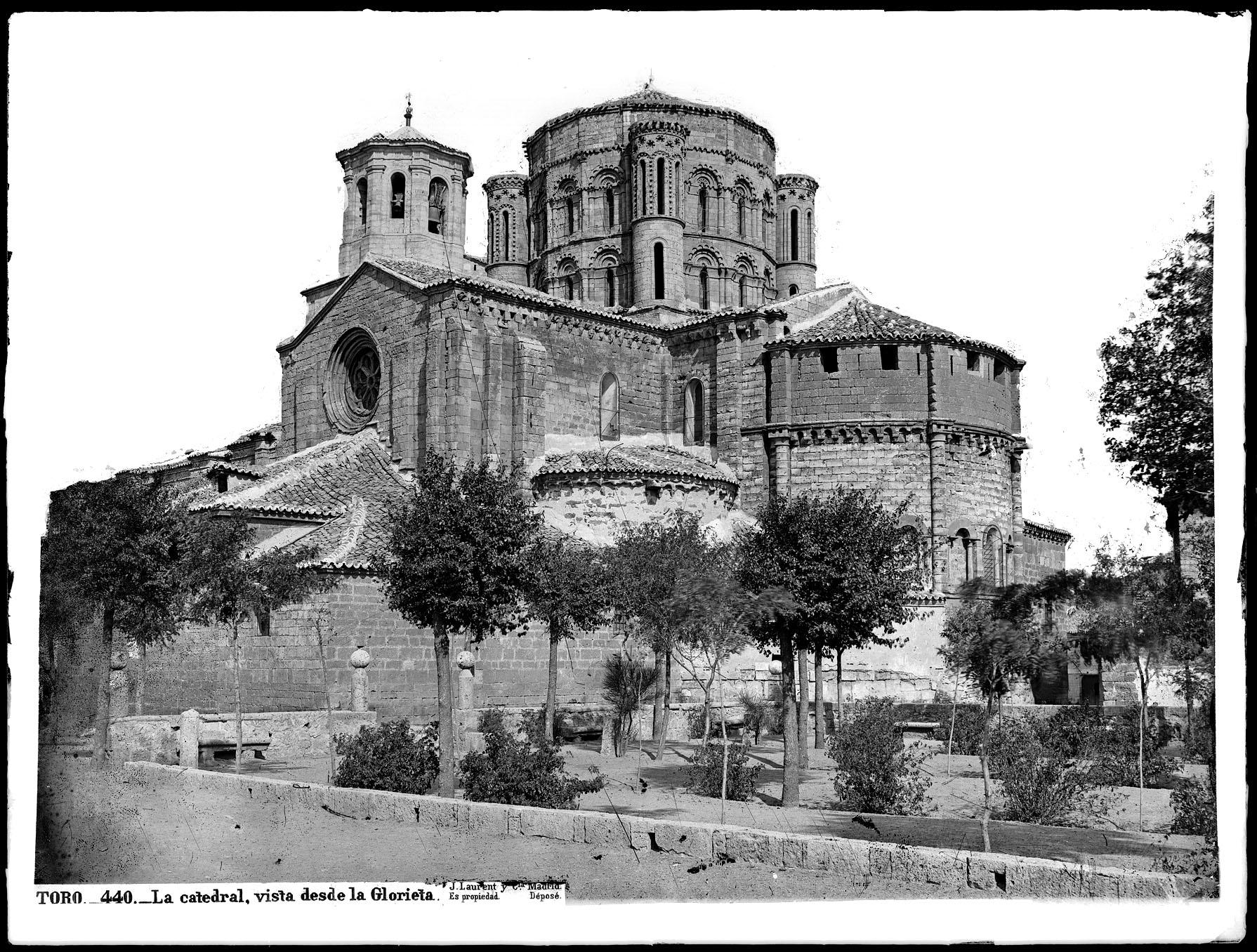 vn-03359_p-colegiata-de-toro